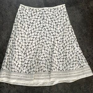✨Ann Taylor skirt size 4✨